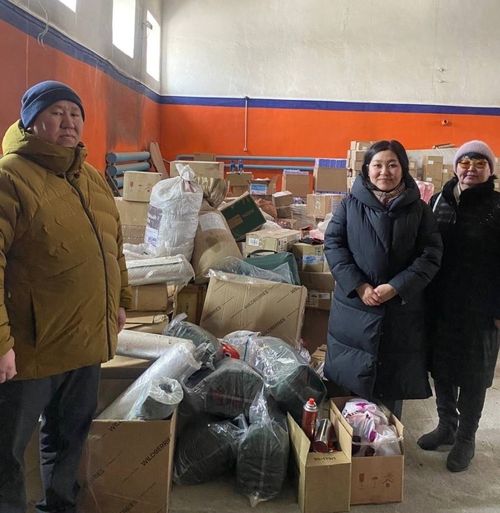 Сотрудники министерства финансов Тувы передали гуманитарную помощь участникам спецоперации