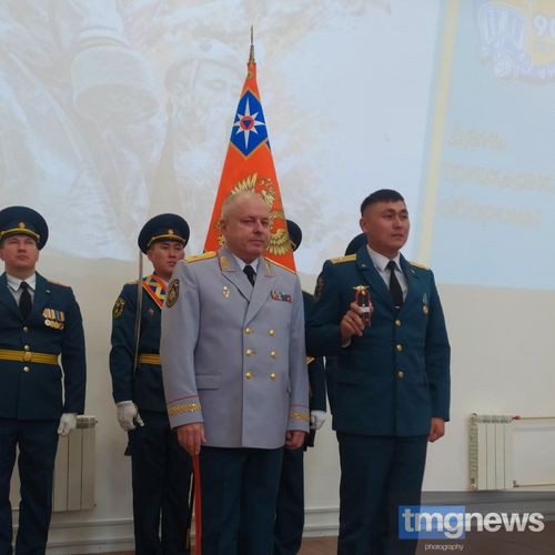 Торжественное собрание, посвященное 90-й годовщине образования гражданской обороны России