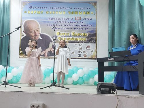 Сарыг-Хаяның чажыды: Чонар-даш уран чүүлүнүң фестивалы эгелээн