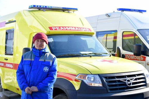 Глава Тувы Владислав Ховалыг поздравил медработников республики с профессиональным праздником