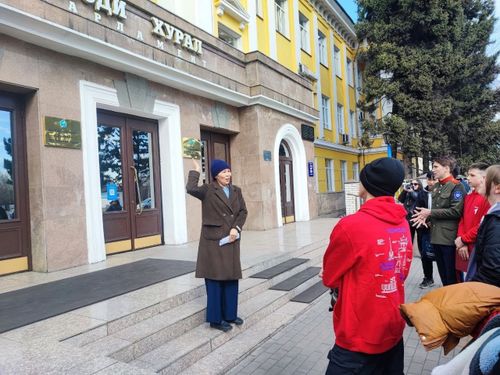 Активисты Движения Первых приняли участие в пешей уличной экскурсии «Время первых»