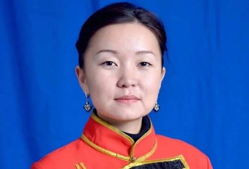 Менги Ондар получила премию президента РФ Владимира Путина