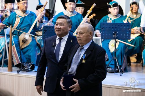 В Кызылском колледже искусств состоялся праздничный концерт в честь юбилея Виктора Нагорного