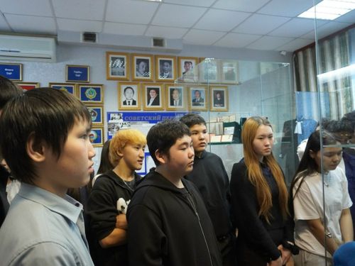 Дээди Судтуң чалыы аалчылары шииткекчиниң ажылы-биле танышкан