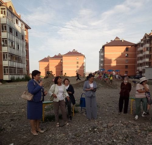 Глава города Кызыла Ирина Казанцева встретилась с жителями нового микрорайона