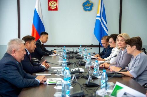 Глава Тувы Владислав Ховалыг обсудил реализацию программы льготного ипотечного кредитования и другие проекты с представителями госкомпании ДОМ.РФ