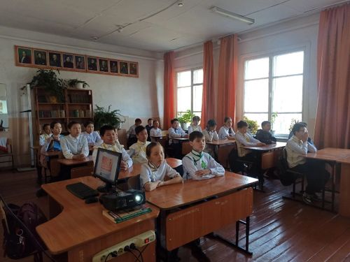 Школьники Тувы обсудили значимость труда в жизни человека