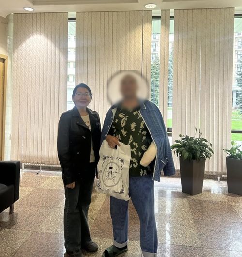Представители полпредства Тувы в Москве навестили раненых бойцов в столичных госпиталях