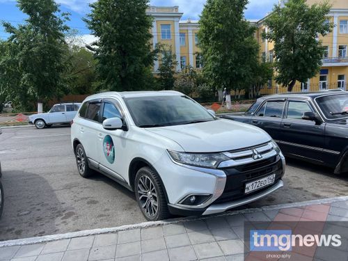 Тува отправляет на фронт очередную партию автомашин