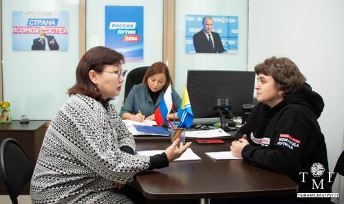 В Туве доверенное лицо кандидата в Президенты России Владимира Путина принимает наказы от граждан