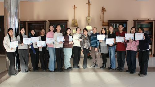 Юные мастера осваивают тувинское камнерезное искусство на мастер-классе в Кызыле