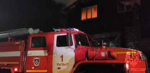 В столице Тувы предотвратили распространение огня в двухэтажном гараже
