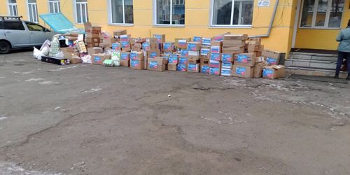 Студенты Тувы собрали гуманитарную помощь для земляков - военных, находящихся в зоне боевых действий на Украине