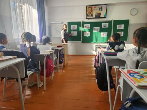 Студенты педагогического института ТувГУ осваивают методику преподавания труда на практике