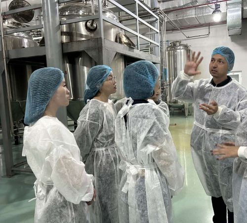 Студенты ТувГУ изучили производство биологически активных веществ в Институте химии растительных веществ имени академика С.Ю. Юнусова