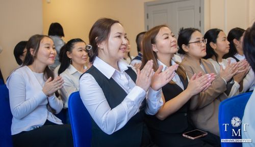 В Туве стартовал прием заявок от выпускников педвузов в рамках губернаторского проекта «Мой учитель»
