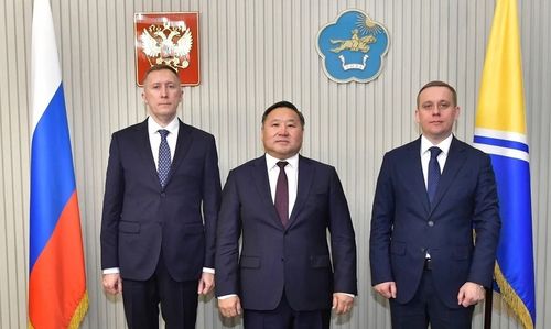 Тываның Баштыңы Россияның Айыыл чок чорук албанының Тывада эргелелиниң чаа удуртукчузу-биле ужурашкан