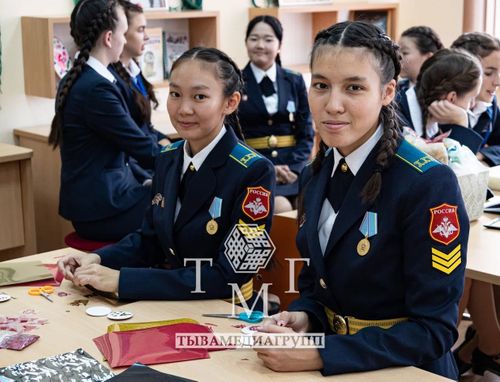 Арт-фестиваль «Вдохновение» открылся в Кызылском кадетском президентском училище
