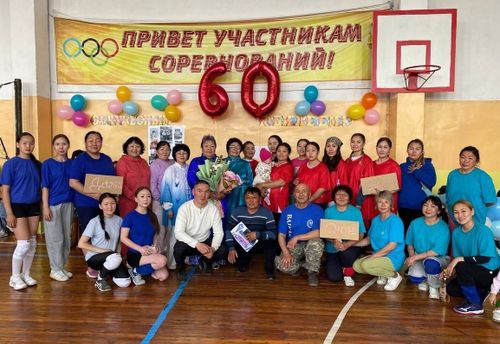 Хол бөмбүү спортунуң хоочунунга тураскааткан маргылдаа