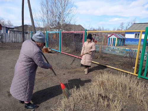 Жители и трудовые коллективы Бай-Тайгинского района приступили к благоустройству своего района