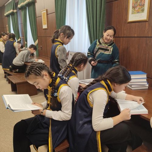 Библиотеку крупнейшего в России буддийского монастыря посетили сотни школьников и студентов