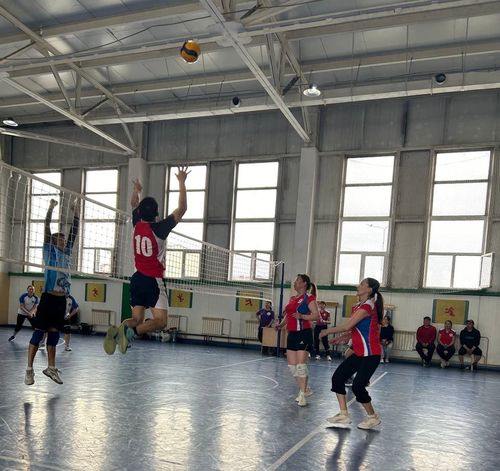 В честь Дня медицинской сестры в Туве провели соревнования по волейболу среди команд медицинских организаций и районов