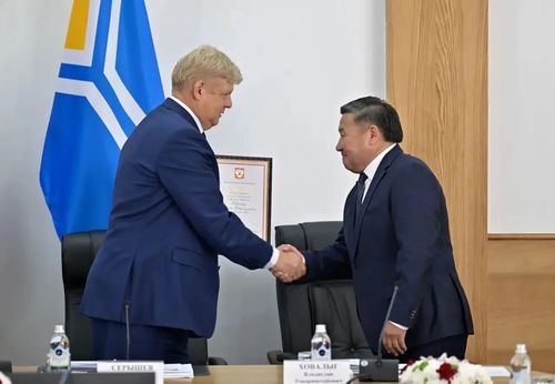 Владислав Ховалыг получил благодарность Президента за вклад в развитие жилищного строительства