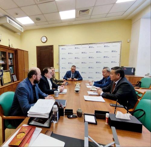 Владислав Ховалыг обсудил подготовку буддийского форума с президентом Фонда содействия буддийскому образованию и исследованиям