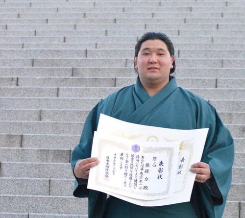 Владислав Ховалыг планирует встретиться с борцом Амыр-Санаа Даваа