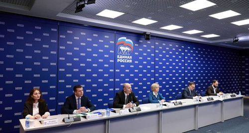 «Единая Россия» провела прямую линию с регионами по приёмной кампании-2022