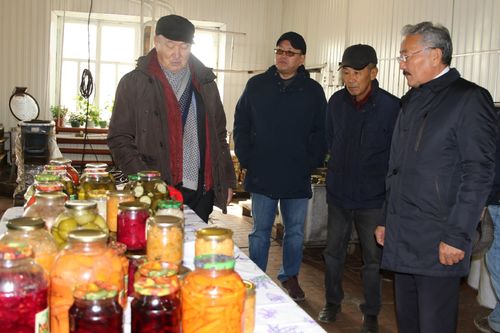 Сергей Ондар: «Овощеводство должно развиваться по инновационному варианту, а главное- обеспечить продовольственную безопасность республики»