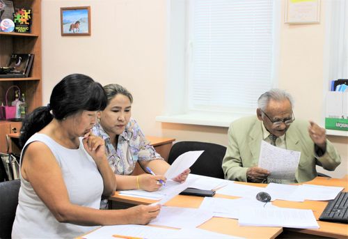 В Туве состоялось заседание жюри онлайн-конкурса авторских стихотворений на тему «Колыбель»/ «Колыбельная»