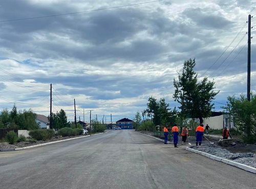 Кызыл-Мажалыктың кол оруун септеп турар