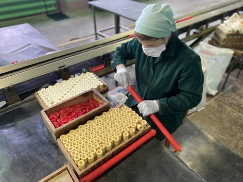 Анатолий Серышев обсудил с руководителями Новосибирского завода искусственного волокна актуальные проекты развития предприятия