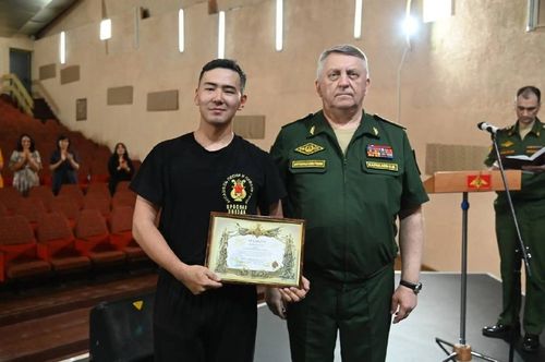 Роланд Куулар: от Тувы до мировой сцены и обратно в "Красную звезду"