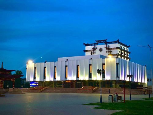 Глава Тувы поздравил земляков со 120-летием со дня рождения Виктора Кок-оола