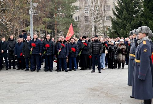 В День Неизвестного Солдата Анатолий Серышев почтил память павших героев