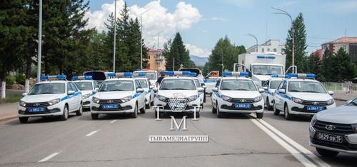 В Кызыле прошёл совместный инструктаж нарядов и передача новых служебных автомобилей МВД