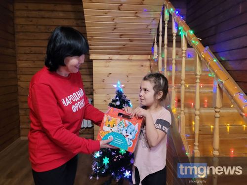 Улусчу фронт биле Голевтиң даг-руда компаниязы уругларга Чаа чыл белээн дамчыткан