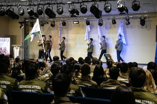 В Кызыле прошёл фестиваль-флешмоб ко дню студотрядов