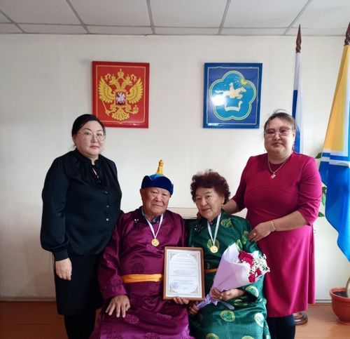 В Бай-Тайгинском районе чествовали семейную пару, которая прожила в браке 50 лет