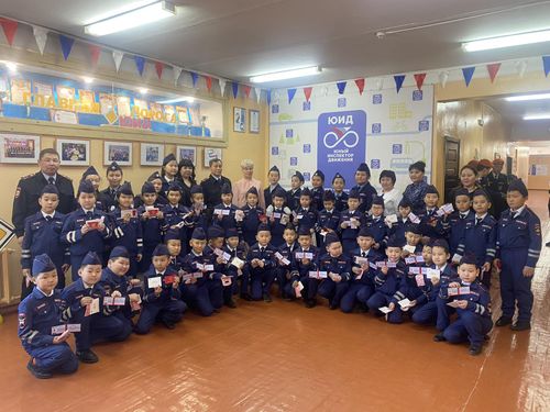 Еще 36 школьников Кызыла стали юнармейцами, приняли присягу и получили официальный статус ЮИД