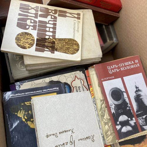 Волонтеры Тувы продолжают собирать книги для жителей Донбасса