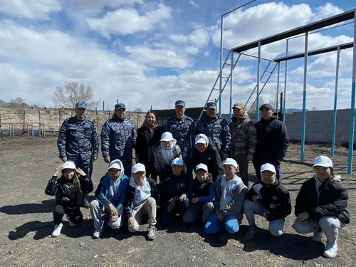 Барун-Хемчикские росгвардейцы выступили в качестве судей в военно-патриотической игре «Зарница» среди детей