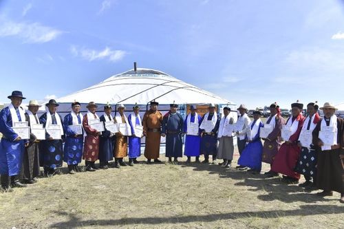 Глава Тувы Владислав Ховалыг встретился с чемпионами Наадыма-2024