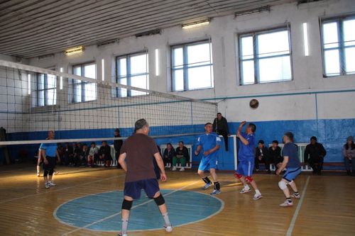 В Тандинском районе прошли республиканские соревнования по волейболу