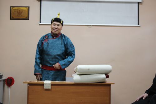 Подростки в СИЗО Кызыла освоили азы национальной игры «Панчык»