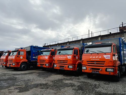 В Туву прибыли пять новых мусоровозов