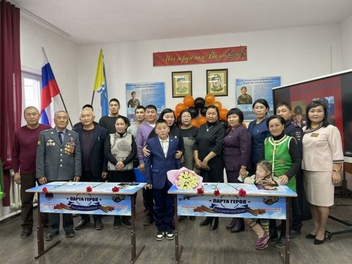 В школе Самагалтая открыли «Парты Героев»