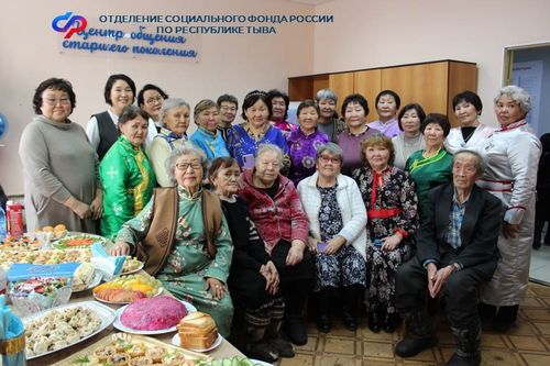 В Тандинском районе открыт Центр общения старшего поколения